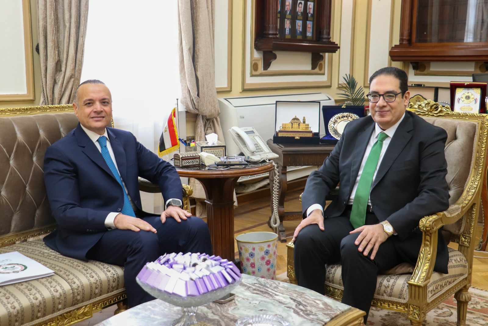 الأمين العام للبرلمان العربي يلتقي رئيس جامعة القاهرة لتعزيز التعاون
