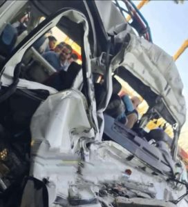 بالأسماء.. وفاة 13شخصا وإصابة آخرين إثر تصادم تريلا نقل بميكروباص بأسيوط