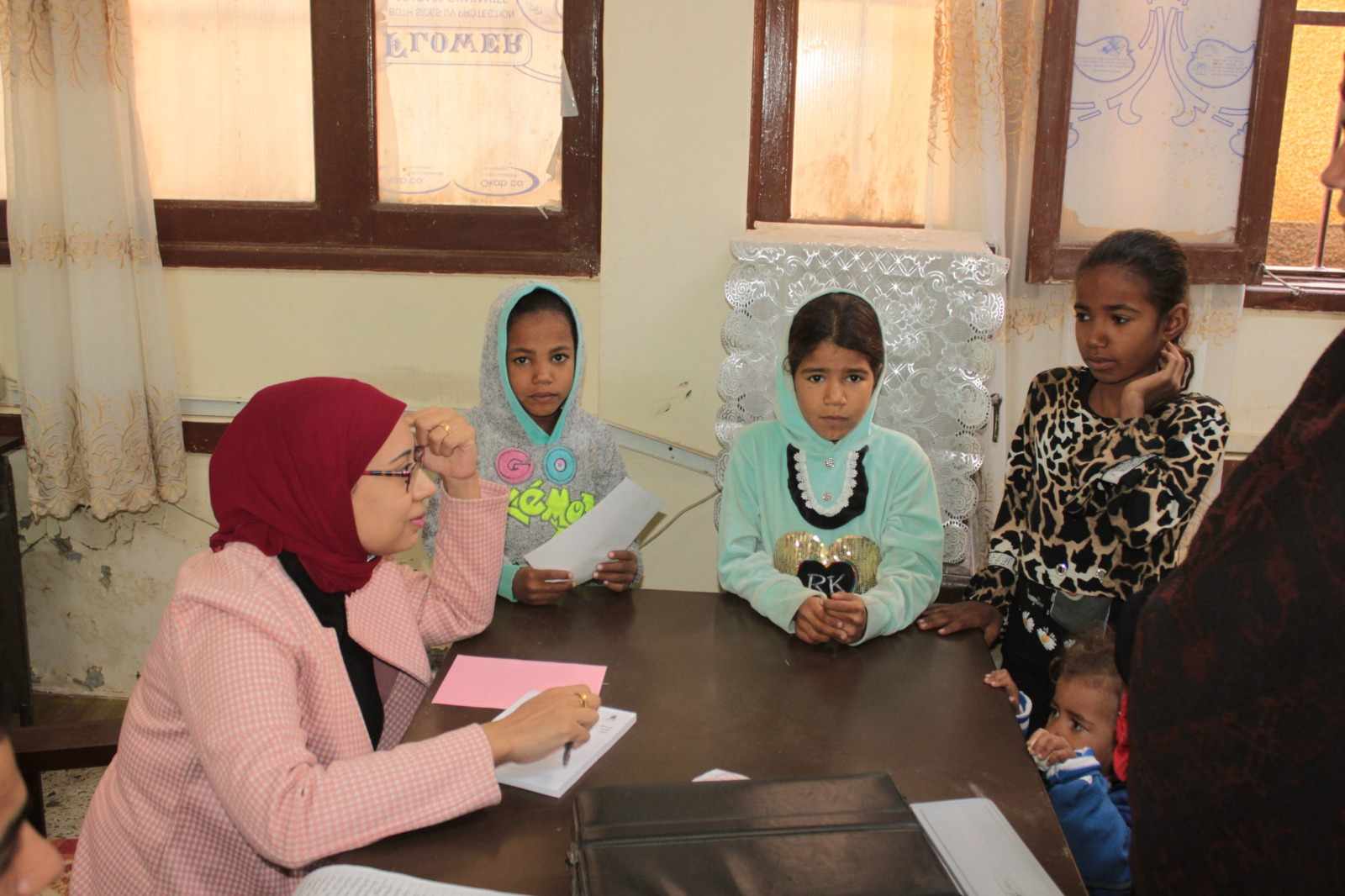 بالتعاون مع “حياة كريمة” جامعة أسيوط تطلق قافلة طبية شاملة إلى مركز القوصية 