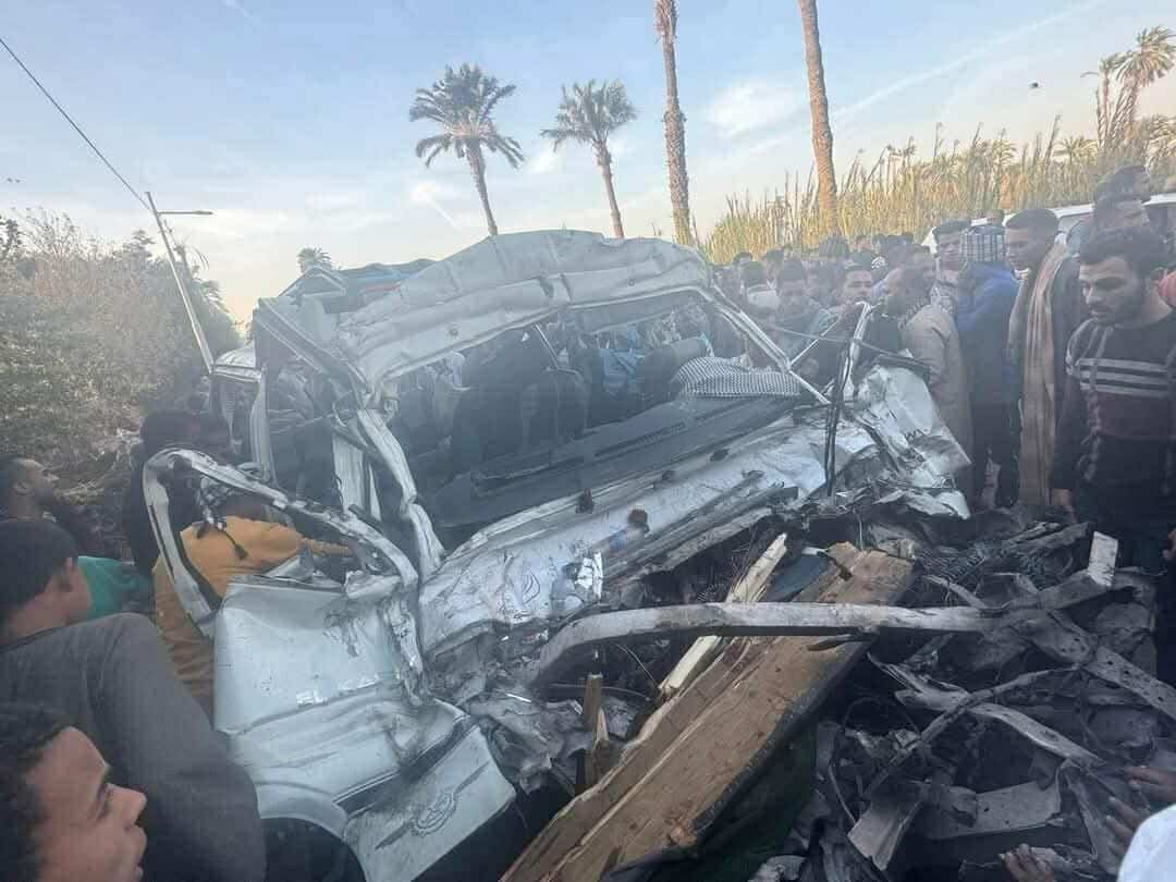 مصرع 9 أشخاص وإصابة 2آخرين بحادث ” تريلا” وميكروباص في أسيوط