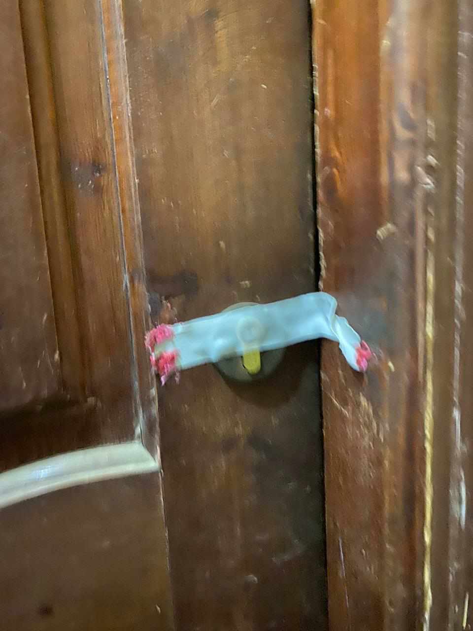 محافظة الجيزة تغلق 15منشآة صحية مخالفة ومراكز لعلاج الإدمان والتحاليل لإدارتهم بدون ترخيص