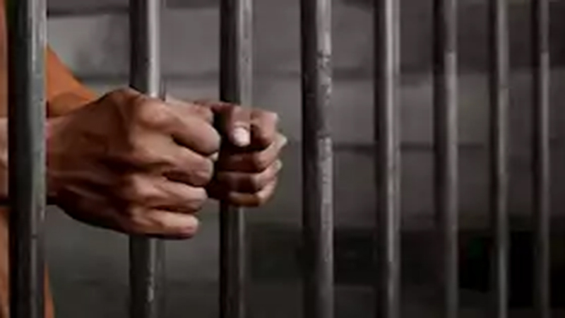 ضبط سياس التجمع الأول بعد فرض إتاوة الركنة أمام المولات