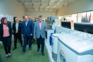 وزير الدولة للإنتاج الحربي يتفقد أحد منافذ شركة حلوان للصناعات الهندسية