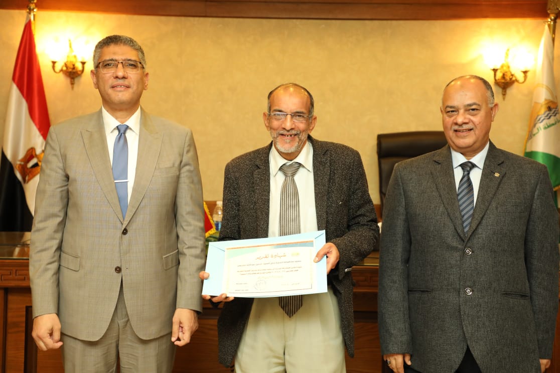 تكريم أوائل الدورات التدريبية لموظفي الجيزة لعام ٢٠٢٤/ ٢٠٢٥