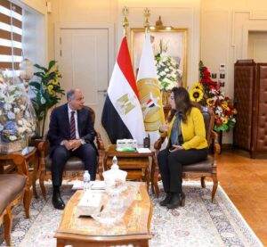 وزيرة التنمية المحلية تناقش مع محافظ المنيا أبرز مستجدات تنفيذ مبادرة “حياة كريمة “