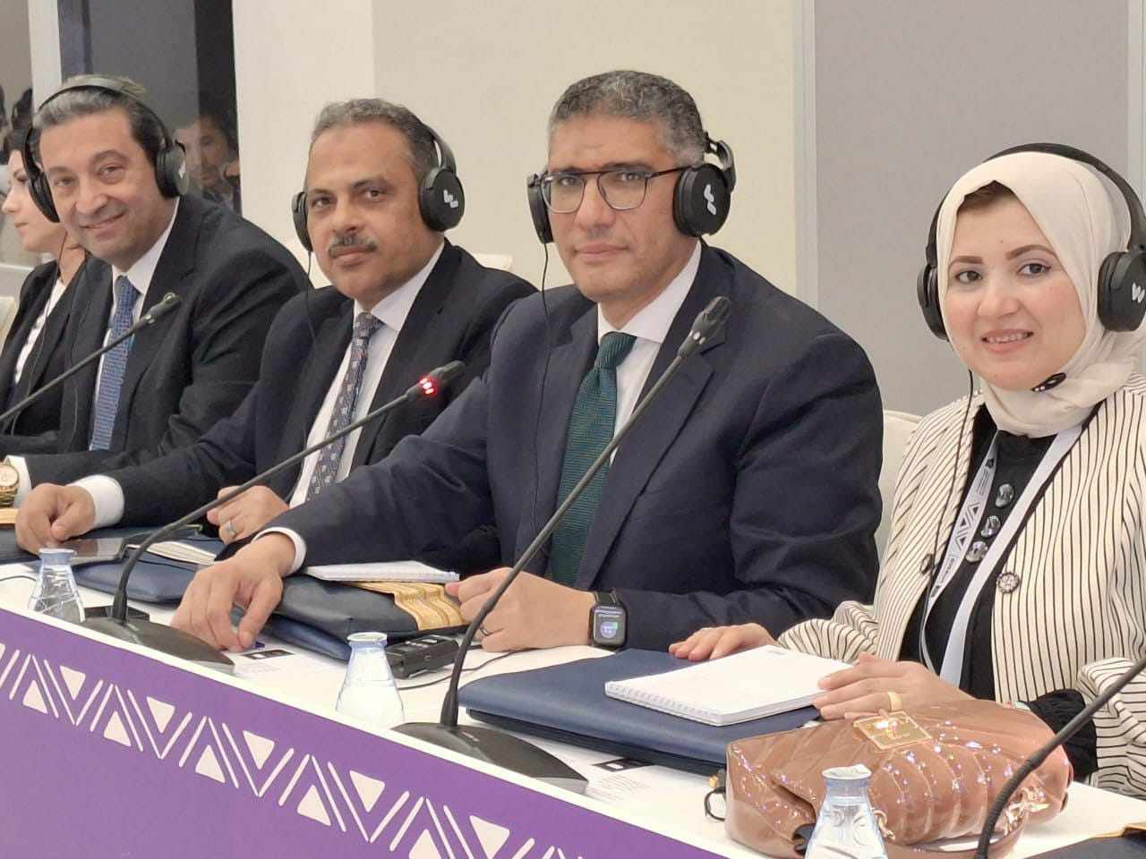 محافظ الجيزة يشارك بالجلسة المغلقة لمحافظي وعمداء المدن