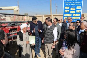 وزراء الزراعة والتخطيط والري ومحافظ المنيا يسلمون المنح للمستفيدين من مشروع “سيل”