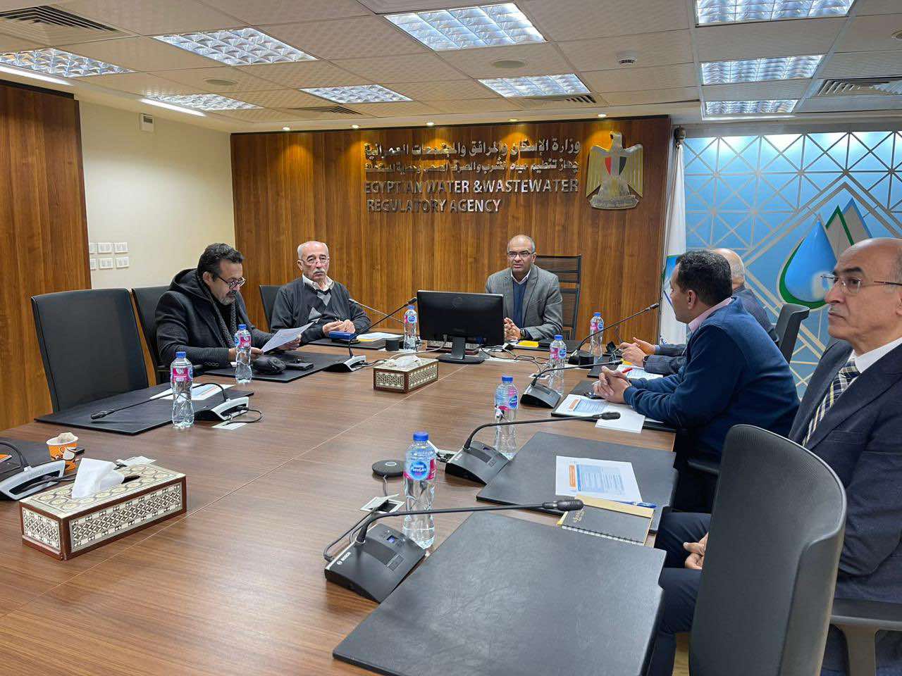 نائب وزير الإسكان يترأس اجتماعا لمتابعة خطة المراجعة الميدانية لكفاءة محطات المياه والصرف على مستوى الجمهورية