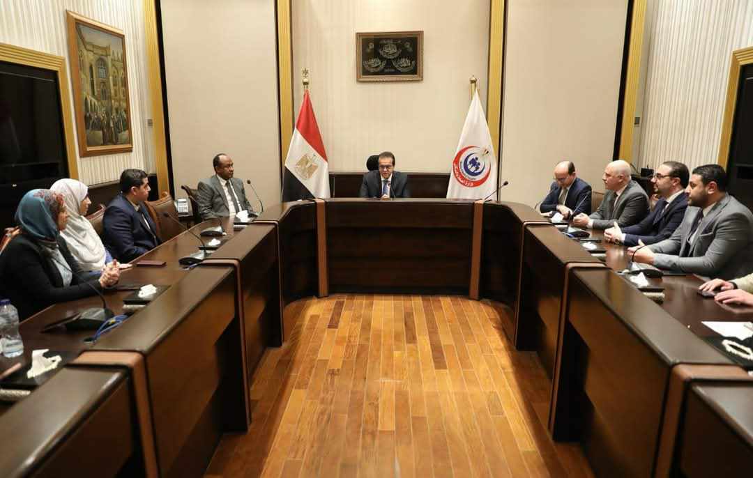 وزير الصحة يكرم الفريق الطبي بمستشفى القناطر الخيرية العام