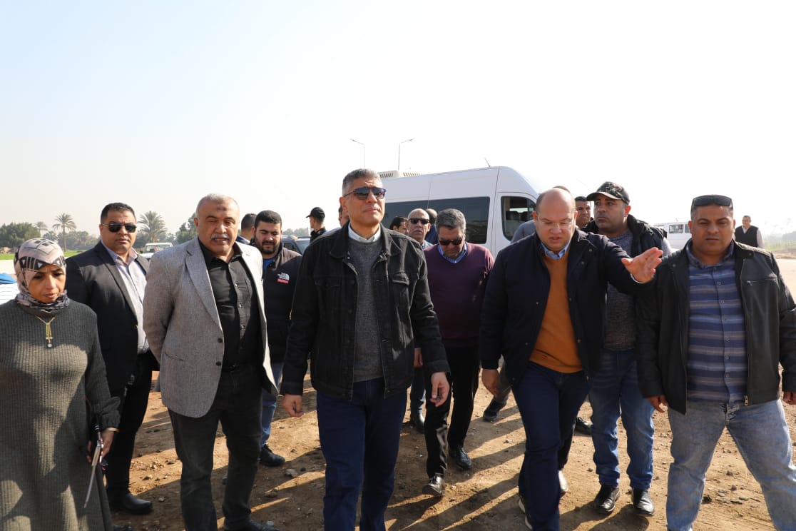 جولة لـ”محافظ الجيزة” لتفقد شبكة الطرق والمحاور بكرداسة