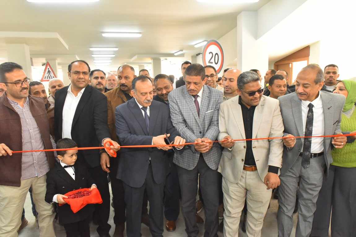 محافظ أسيوط يفتتح موقف سرفيس متعدد الطوابق بمركز أبنوب