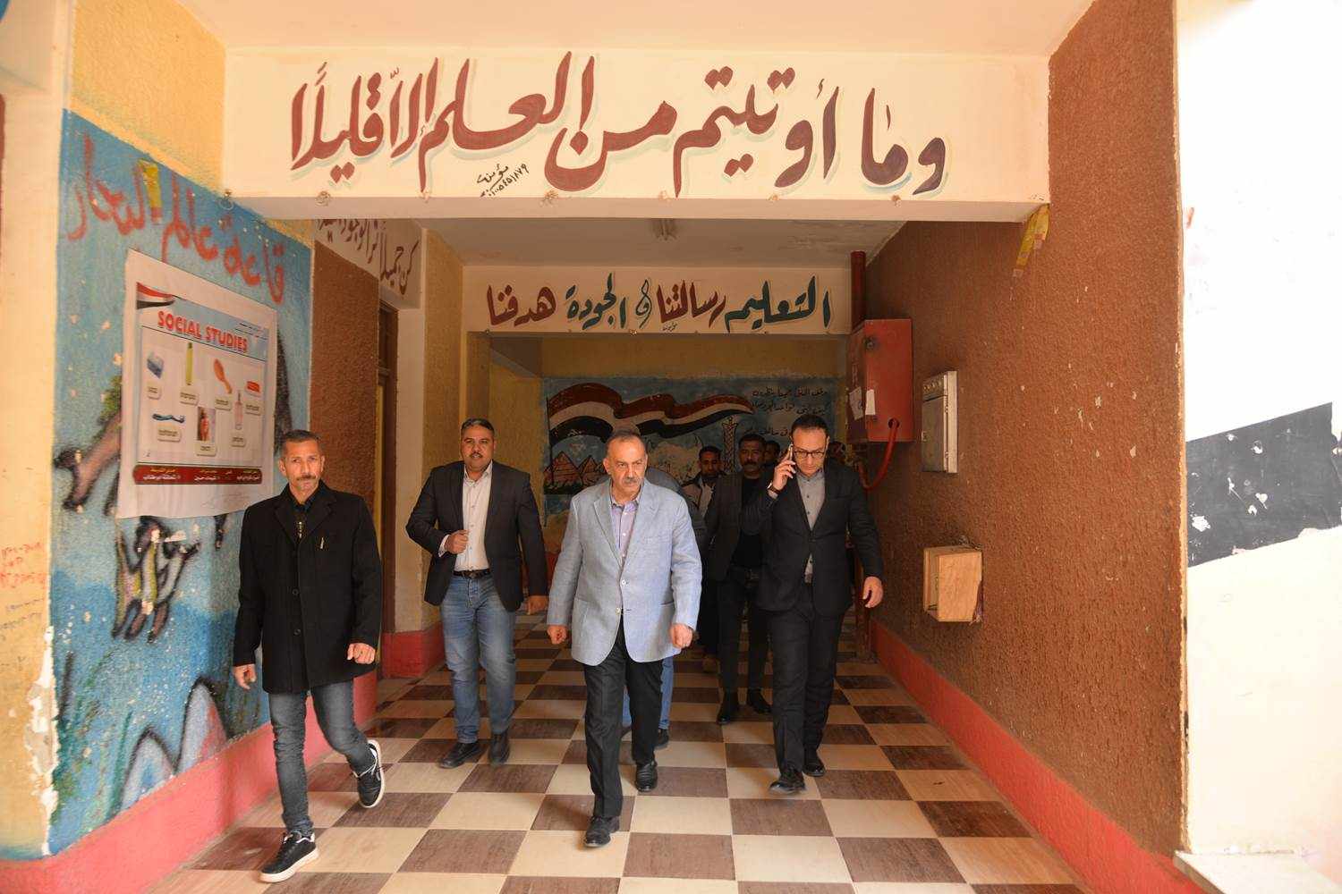 محافظ أسيوط يتفقد مدرسة العبور الإبتدائية بقرية الشامية