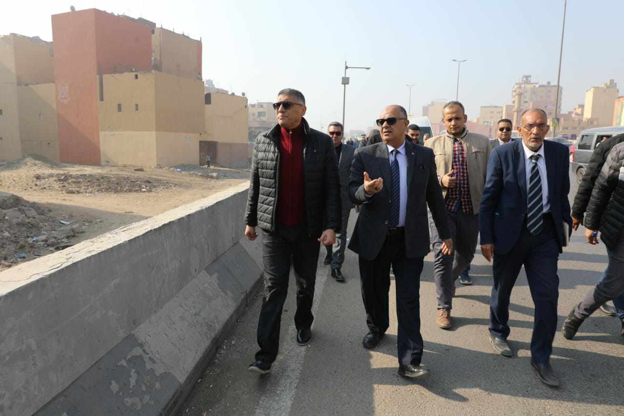 محافظ الجيزة يتفقد المواقع المقترحة للتشجير بالطريق الدائري