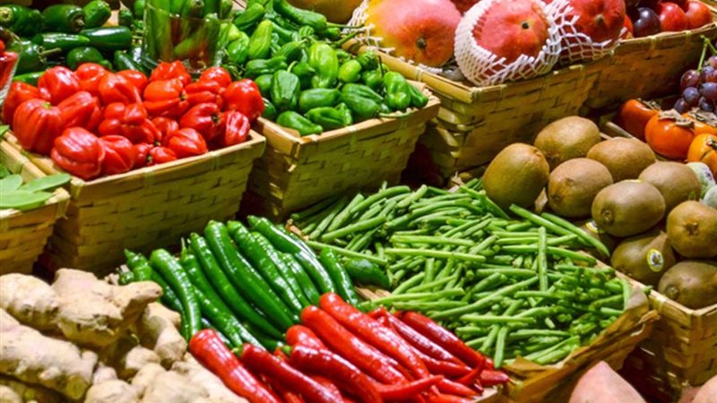 أسعار الخضراوات والفاكهة اليوم بالسوق المحلي