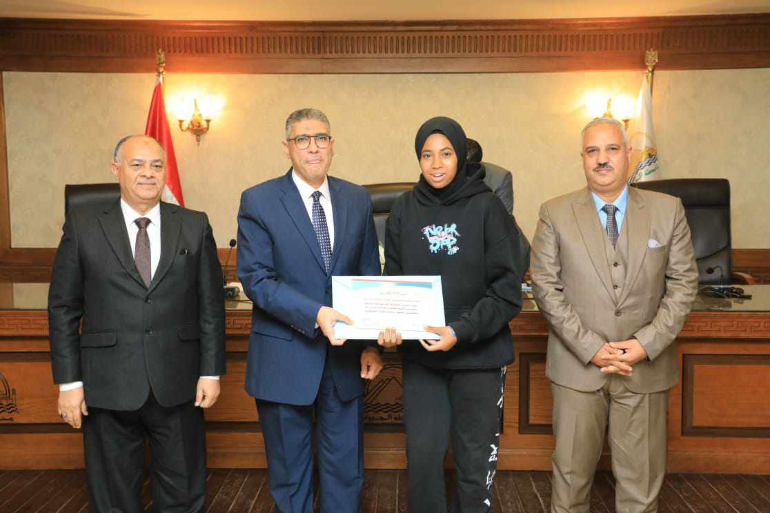 محافظ الجيزة يكرم  36 لاعبا من الحاصلين على المراكز الأولى في البطولات