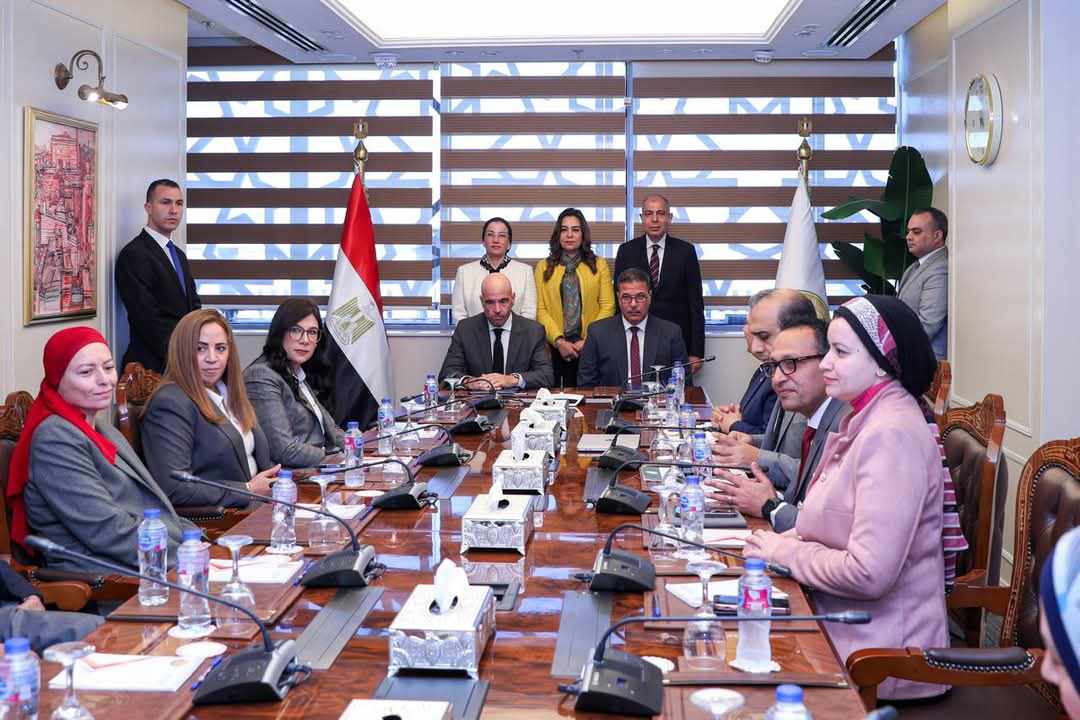 بحضور وزيرتى التنمية المحلية والبيئة محافظ المنيا يشهد توقيع عقد إدارة وتشغيل مصنع تدوير ومعالجة المخلفات بتونا الجبل