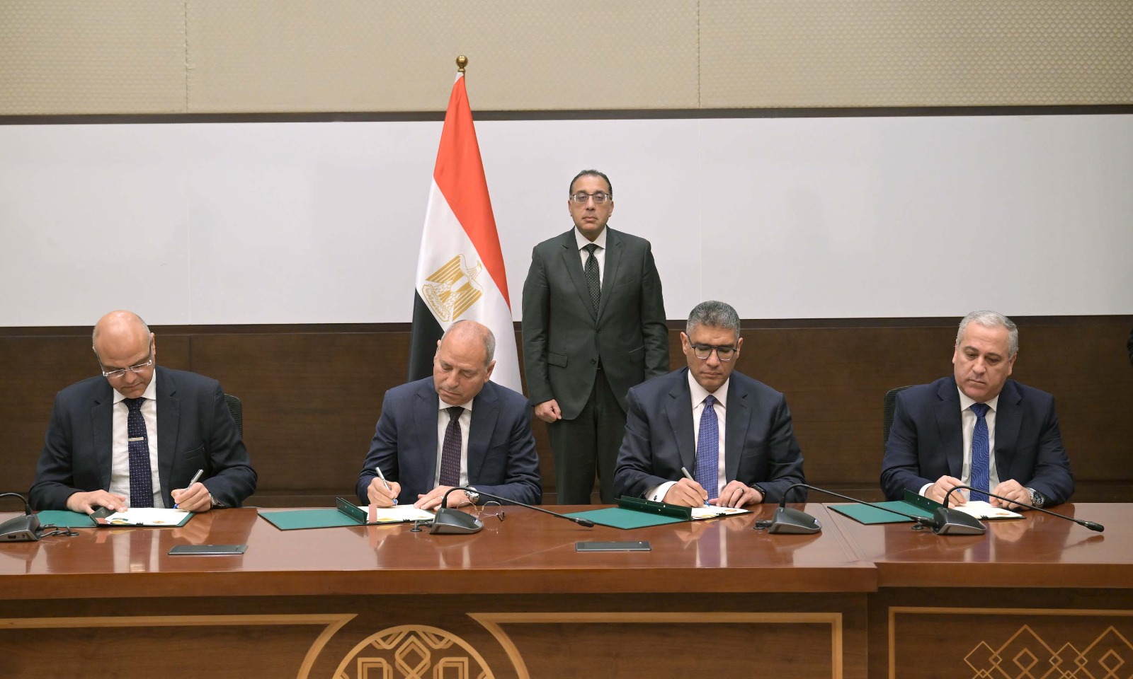 رئيس الوزراء يشهد مراسم توقيع بروتوكولات بشأن سداد مديونيات الصحف القومية