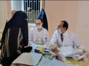 بالتعاون مع جامعة الأزهر.. توقيع الكشف الطبي علي ١٩٤٠  مواطن بمركز الواحات البحرية