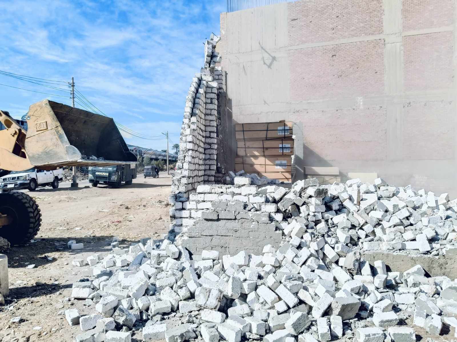 إزالة 27 حالة تعدي على أراضي أملاك دولة بمركزي منفلوط وأبنوب