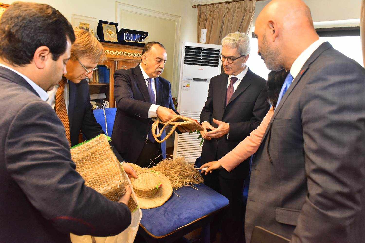 محافظ أسيوط يستقبل وفدًا من مستشاري التجارة في الدول الأعضاء بالاتحاد الأوروبي