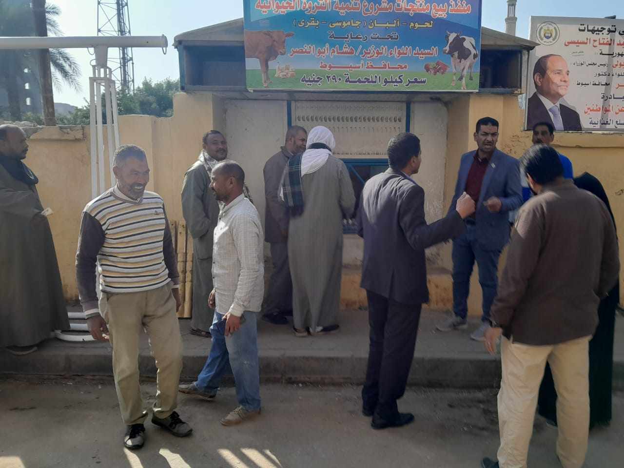 بـ ٢٩٠ للكيلو.. فتح منافذ لبيع اللحوم البلدي بأسعار مخفضة بمدينة ديروط في أسيوط