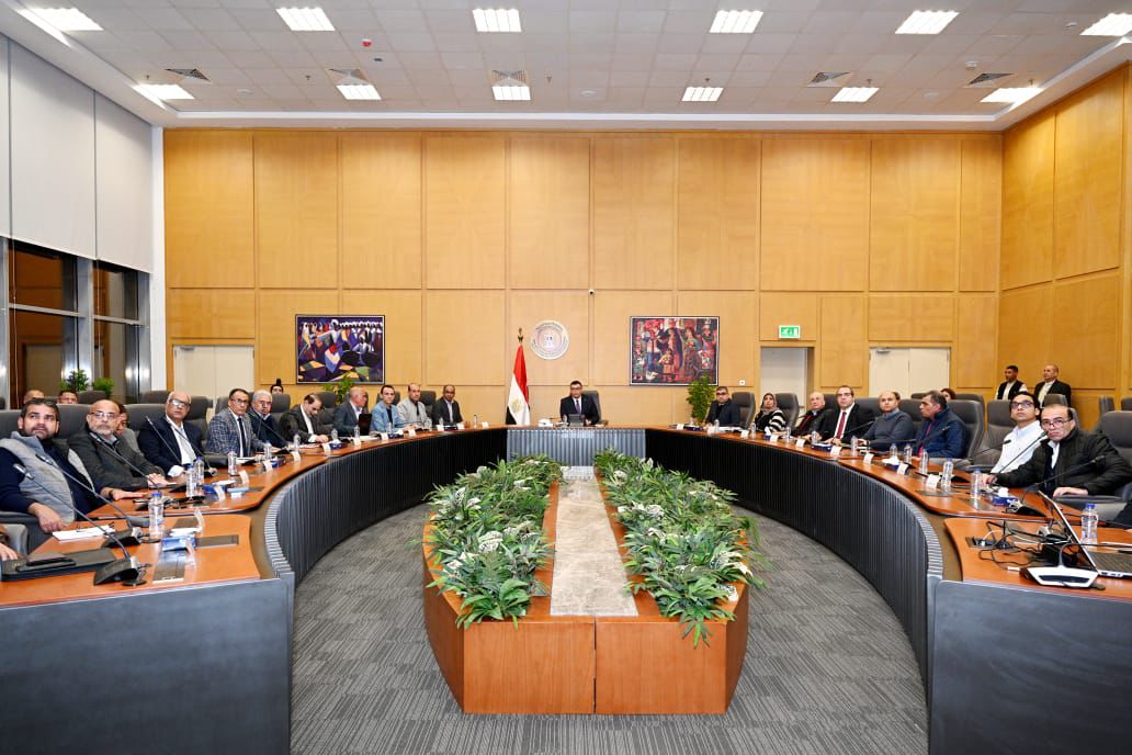 وزيرا الإسكان والأوقاف يناقشان عدداً من الموضوعات المشتركة