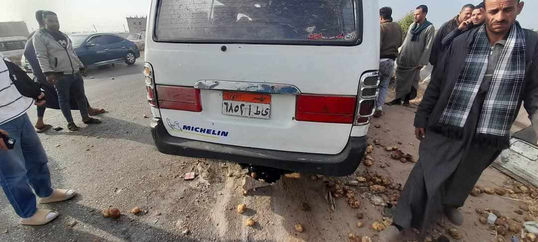 “طريق الموت”وفاة شخص وإصابة ٩ آخرين إثر تصادم عربة ربع نقل بميكروباص بأسيوط