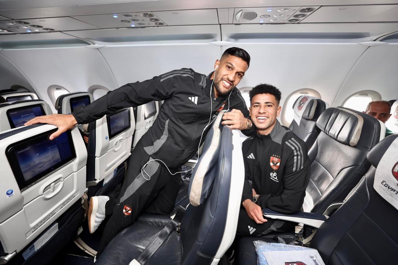 علي متن رحلة خاصة .. مصرللطيران_ الناقل الوطني المصري تنقل فريق كرة القدم بالنادي الأهلي إلي جوهانسبرج