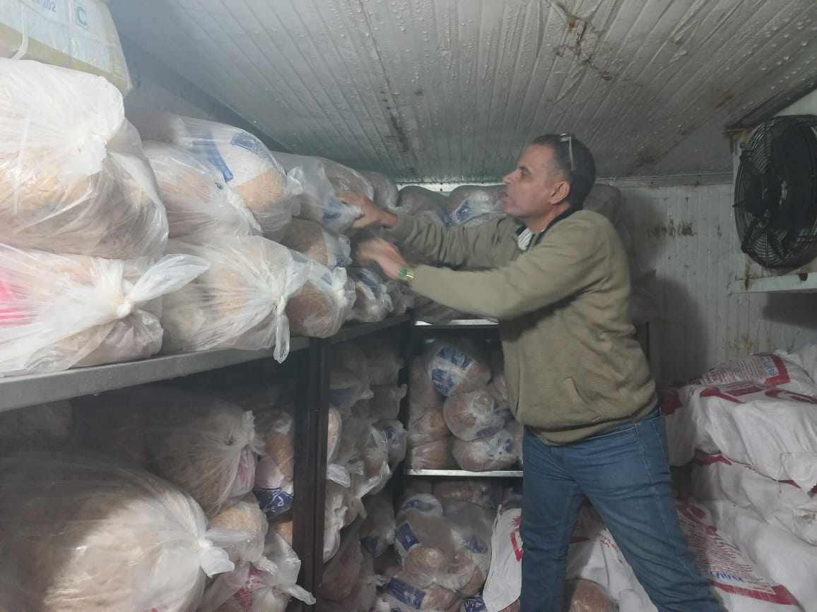 ضبط ١٠ أطنان من مصنعات اللحوم و الدواجن الفاسدة بالجيزة