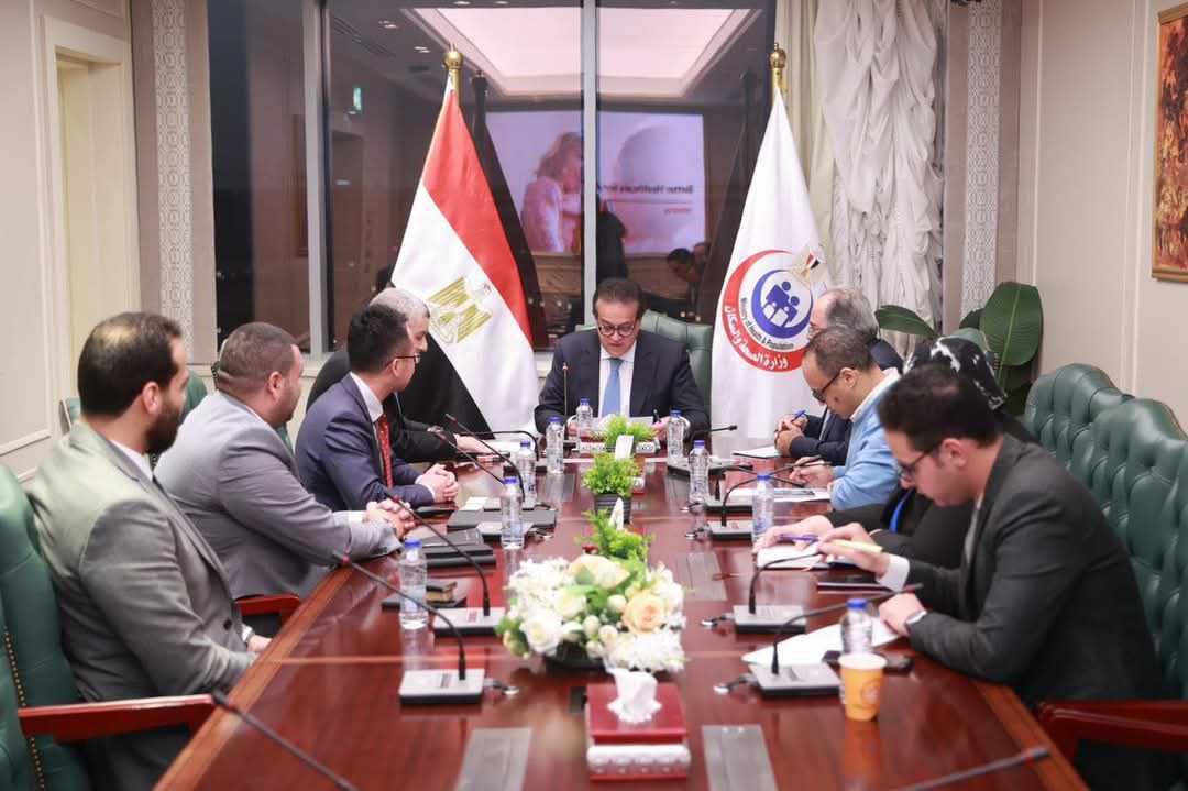 وزير الصحة يجتمع مع وفد شركة «ميند راي» لمناقشة توطين صناعة الأجهزة الطبية