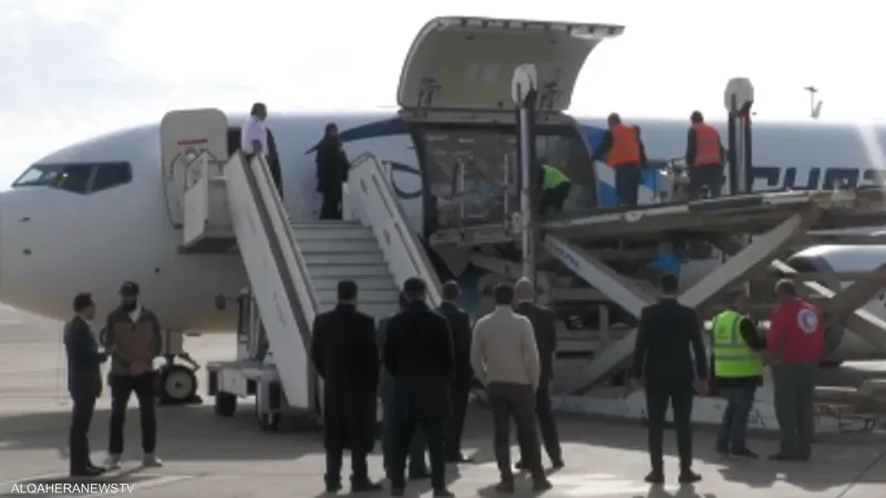 وصول طائرة مساعدات مصرية إلى دمشق محملة بـ15 طنًا من المواد الإغاثية والأدوية والأغذية