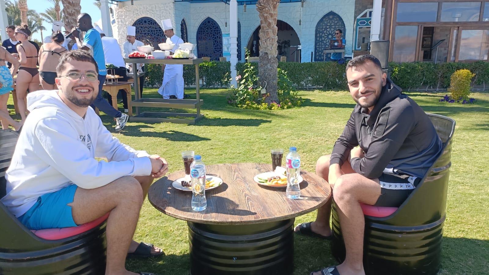 مسابقة “أسرع ساندوتش” تنعش السياحة على شواطئ الغردقة