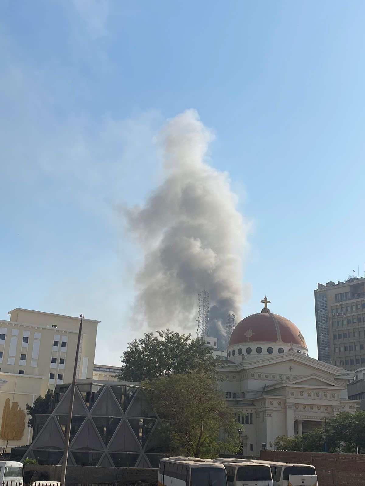 حريق بالطابق الأخير في مول تجاري بمنطقة وسط البلد