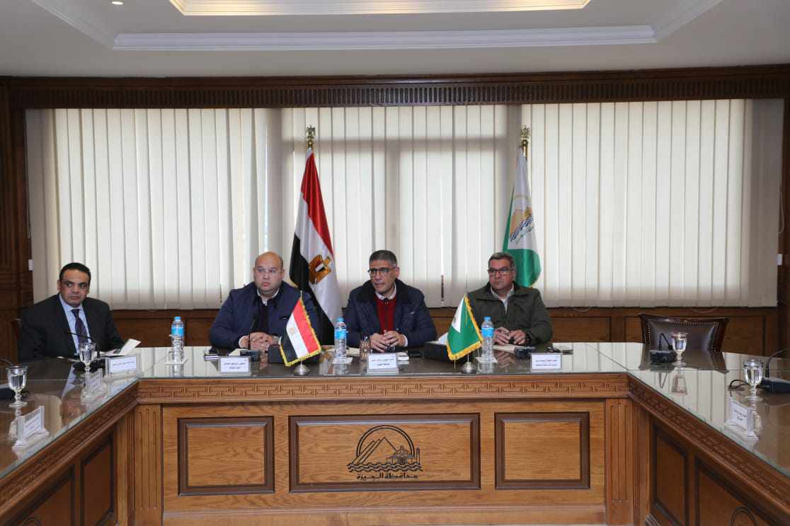 محافظ الجيزة يشهد مراسم القرعة الإلكترونية لتسكين البائعين بسوق العياط الحضاري