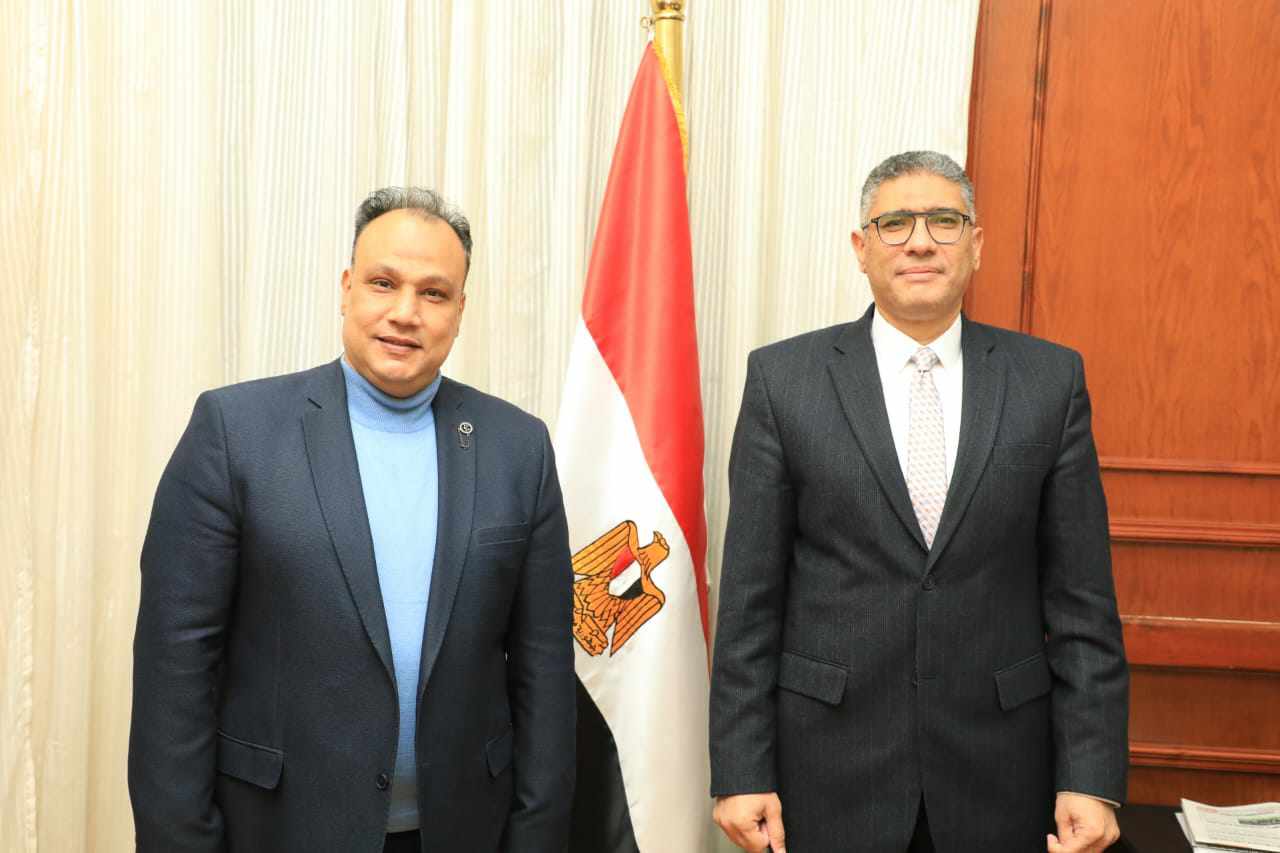 محافظ الجيزة يستقبل وكيل مديرية الشباب والرياضة الجديد بالفيوم