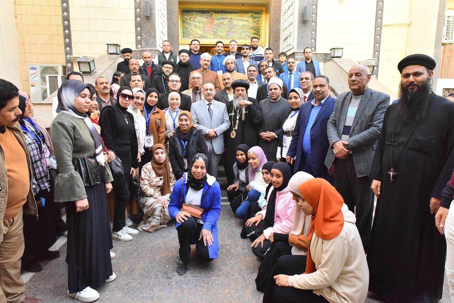 محافظ أسيوط يزور مطرانيات ديروط والدير المحرق والقوصية ومنفلوط للتهنئة بعيد الميلاد المجيد