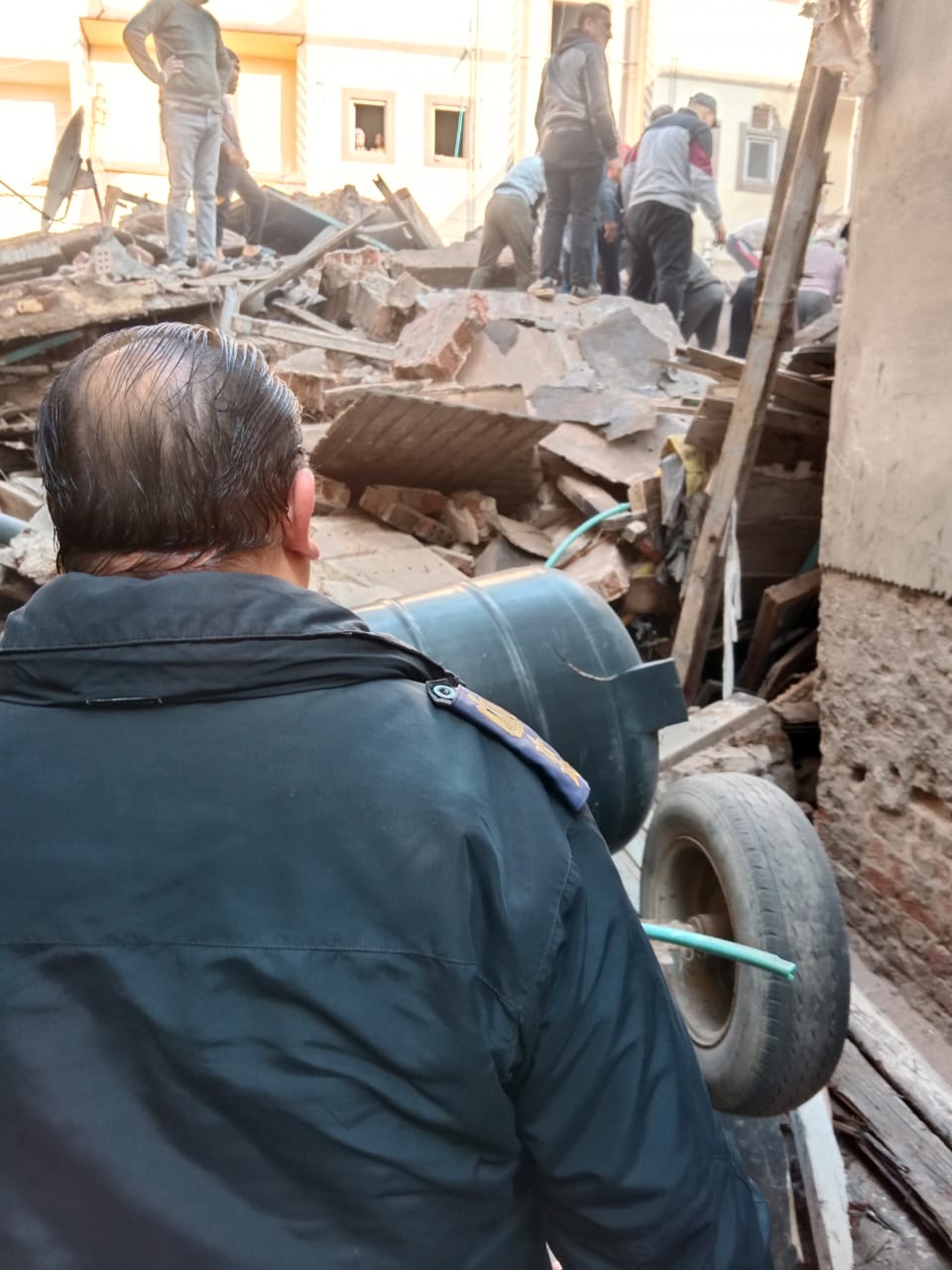 عقار إدكو ينهار في البحيرة.. وفاة وإصابات وجهود إنقاذ مستمرة