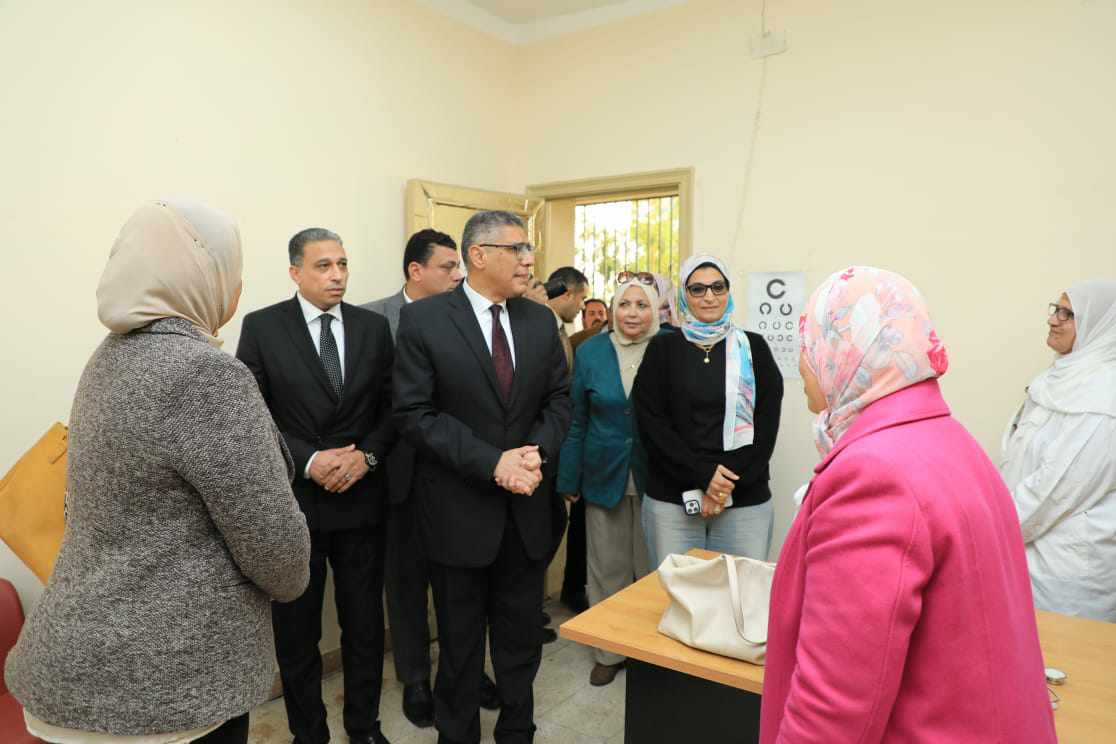 محافظ الجيزة يتفقد سير امتحانات الشهادة الإعدادية بعددٍ من الأحياء