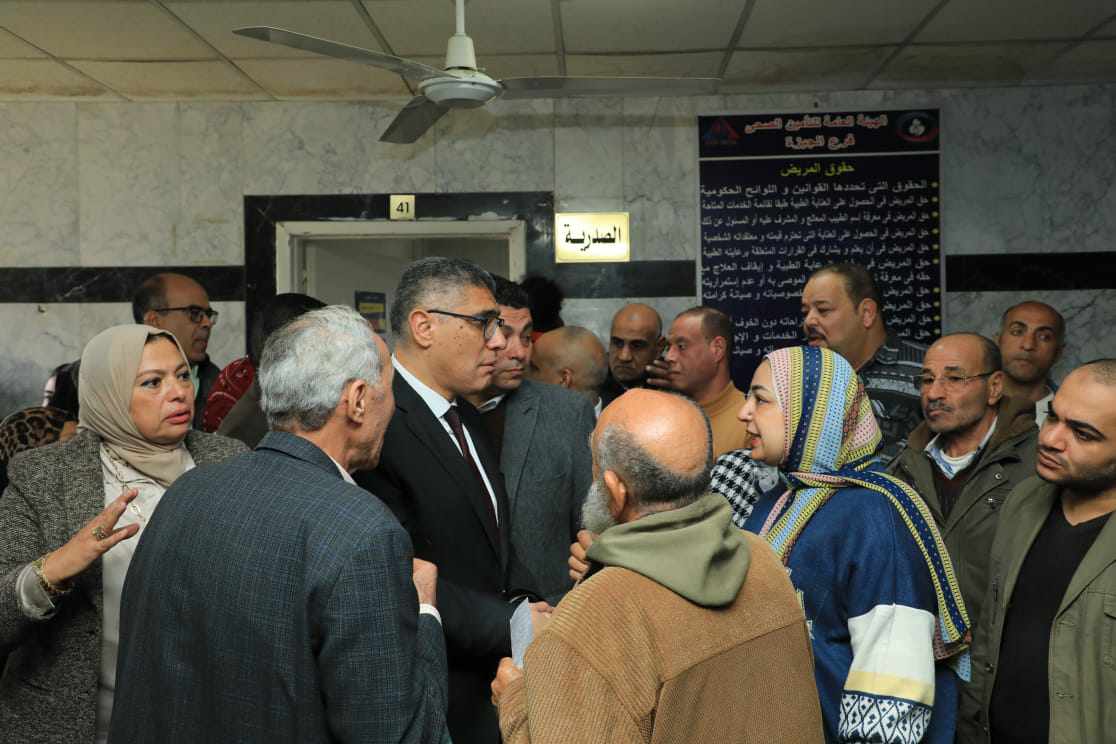 محافظ الجيزة يلتقى بمدير فرع هيئة التأمين الصحى