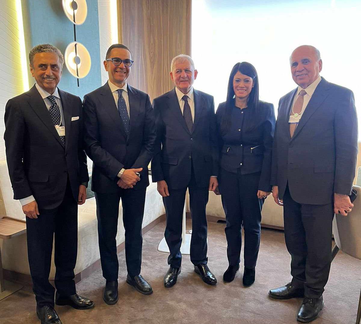 الرئيس العراقي يستقبل وزيرة التخطيط خلال فعاليات المنتدى الاقتصادي العالمي بـ «دافوس»