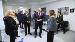 بعد واقعة التعدي على طالبة.. وزير التعليم يزور مدرسة التجمع