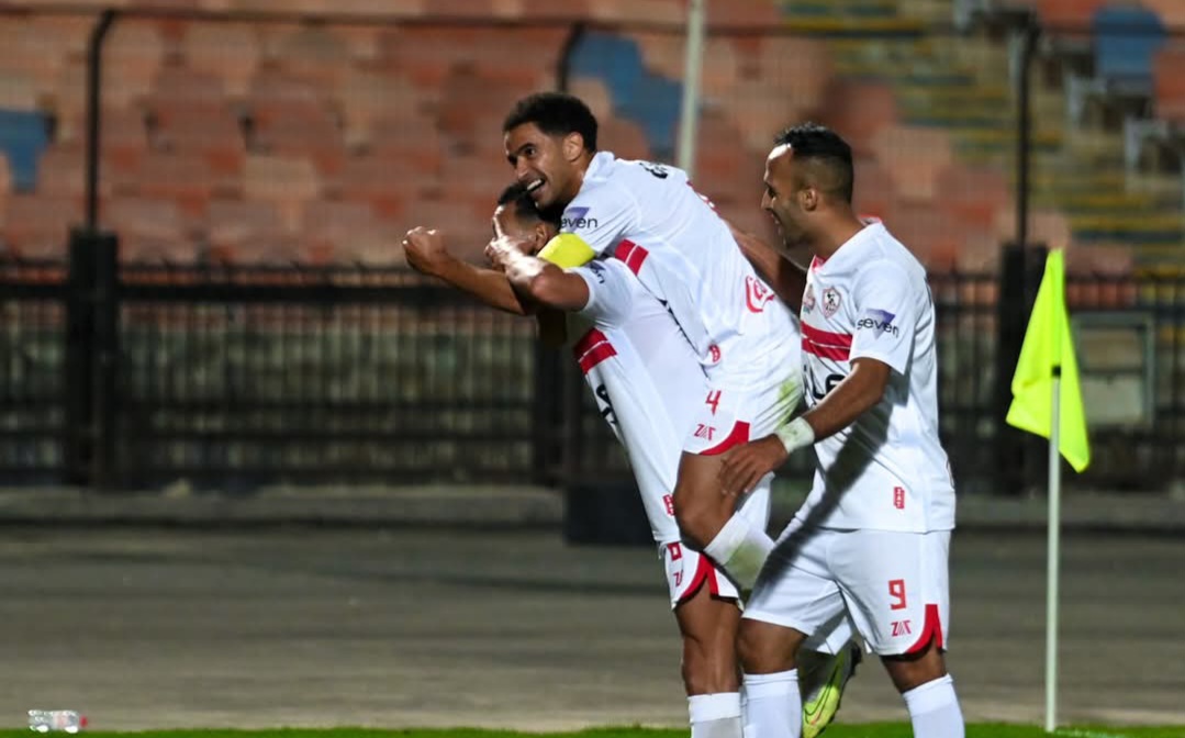 حسام أشرف يقود هجوم الزمالك أمام المصري بالكونفدرالية