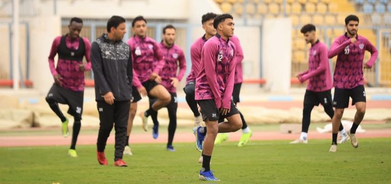 لاعبي فريق الاسماعيلي من التدريبات