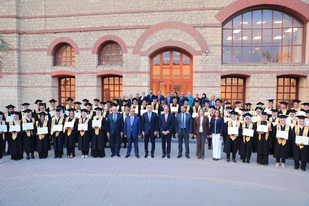 طلعت: الوصول خلال العام المقبل إلى 27 مدرسة WE للتكنولوجيا التطبيقية بمعدل مدرسة بكل محافظة