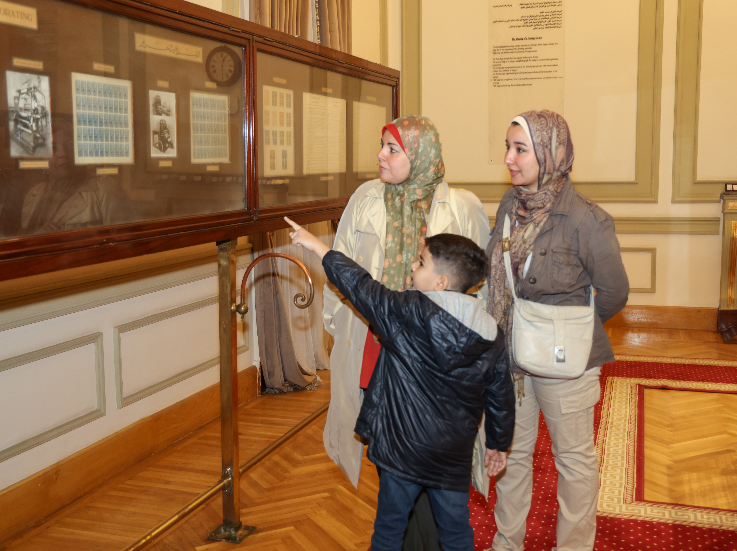 متحف البريد يشهد إقبالاً كبيرًا من الزائرين في “عيد البريد”