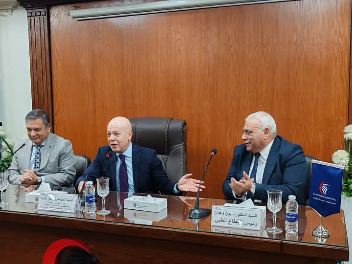 مصرللطيران للخدمات الطبية تحتفى  بالمسيرة المهنية للدكتور أيمن وهدان