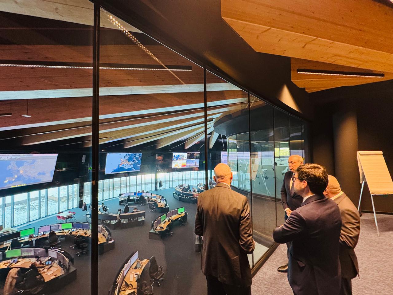 خلال لقاء وزير الطيران المدني مع الرئيس التنفيذي للمنظمة الأوروبية لسلامة الملاحة الجوية بمقر المنظمة بمدينة بروكسل.