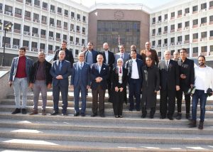 “بحضور المحافظ” رئيس جامعة أسيوط يفتتح المعرض الفني للحرف اليدوية 