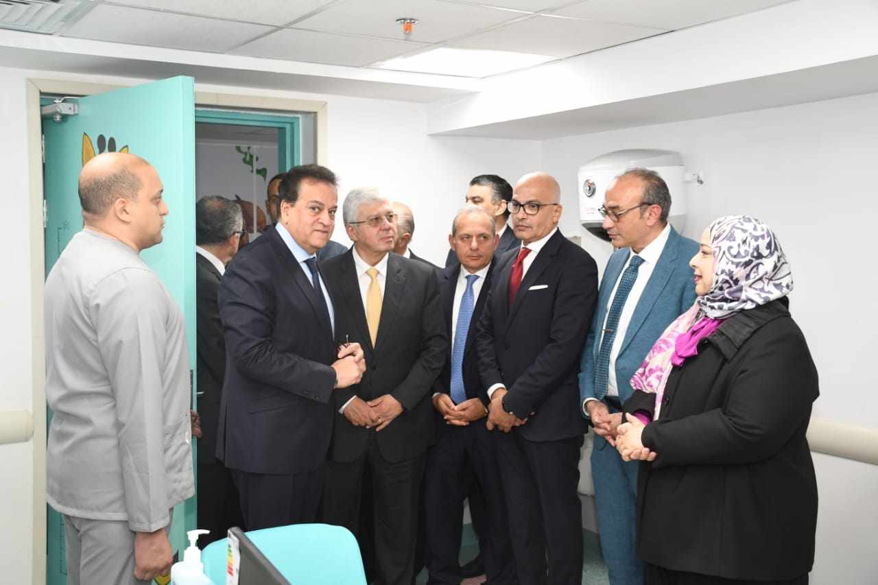 وزير التعليم العالي يشهد حفل تدشين العقار الجيني لمرضى التليف الكيسي