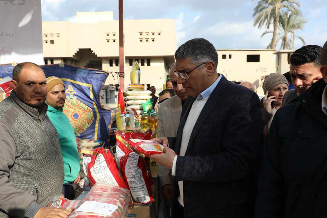 محافظ الجيزة يفتتح أسواق جديدة لليوم الواحد بالمنيرة الغربية وكرداسة
